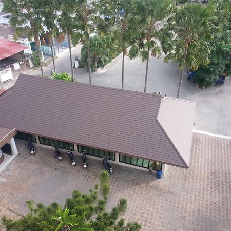 Palm Ville Pass Up Mansion Chonburi Esterno foto