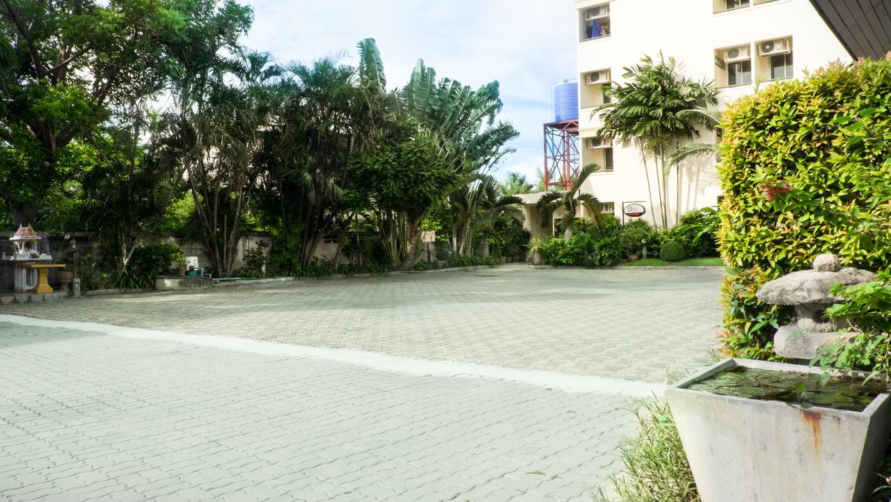 Palm Ville Pass Up Mansion Chonburi Esterno foto