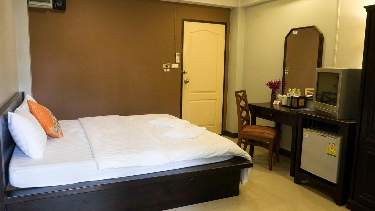 Palm Ville Pass Up Mansion Chonburi Esterno foto